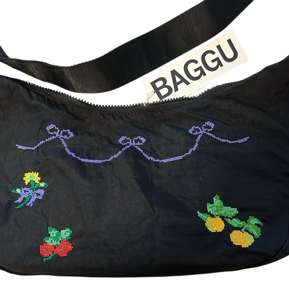 BAGGU Medium Nylon Crescent Bag Cross Stitch - Picture 4 of 5